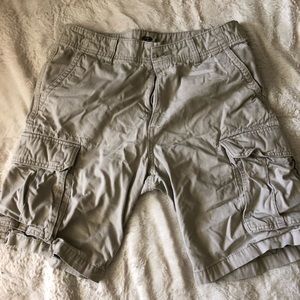 Old navy Lived-in Built-In Flex cargo shorts